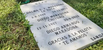 Publican por primera vez la foto de la lápida de Diego Maradona