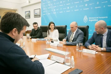 Firmaron las obras para la playa de camiones