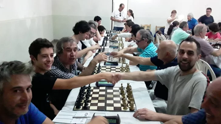 Tandil abrió la primera del prix Mar y Sierras en ajedrez con trebejistas locales