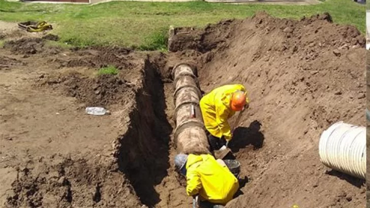 Limpiaron cámaras pluviales sobre Av. 91 de calle 36 a 42