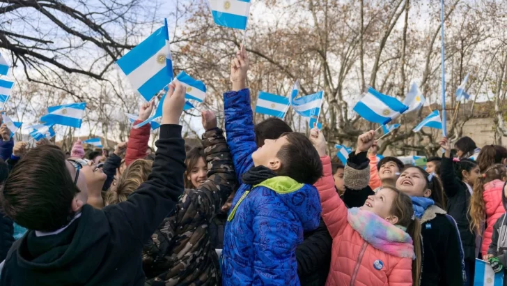 “Si prometo”: Más de 1000 alumnos juraron lealtad a la bandera