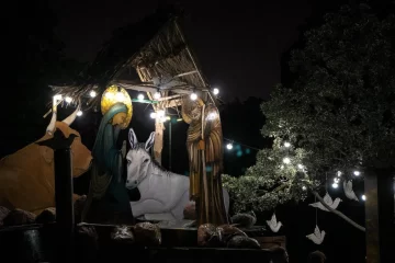 En la noche del viernes, el niño Jesús será colocado en el pesebre de la Plaza Dardo Rocha