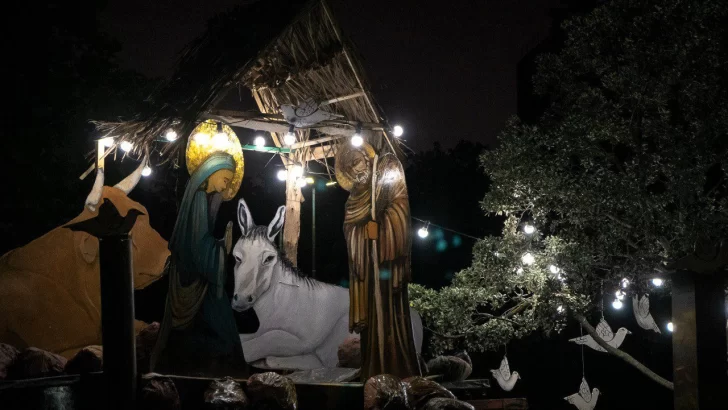 En la noche del viernes, el niño Jesús será colocado en el pesebre de la Plaza Dardo Rocha