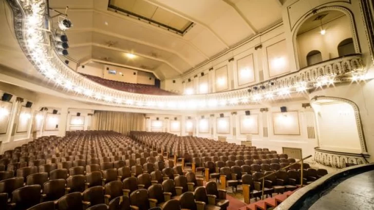 Cumple hoy 90 años el Teatro París