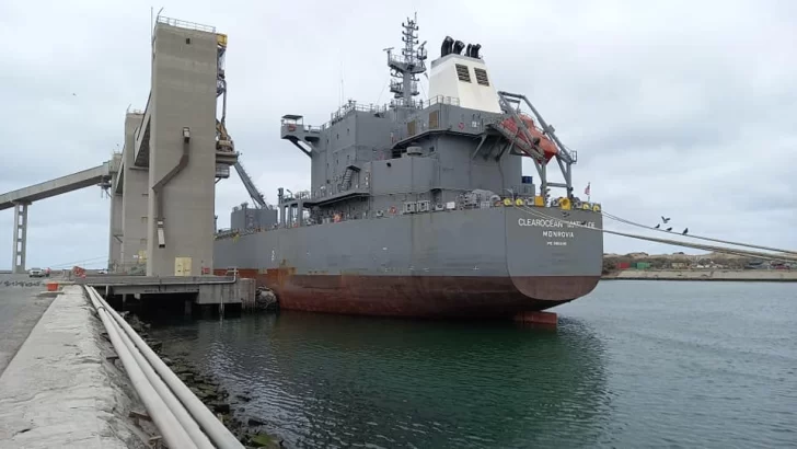 Puerto Quequén opera buques de 235 metros de eslora