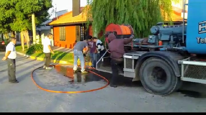 Tras varias horas, se destrabó una obstrucción en un caño cloacal