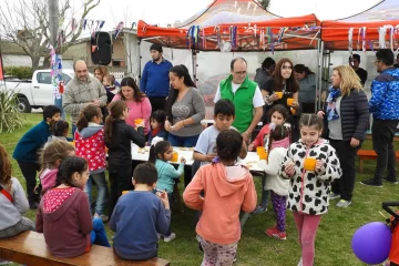 FestiBarrio sorprendió a los niños de Quequén con un colorido evento