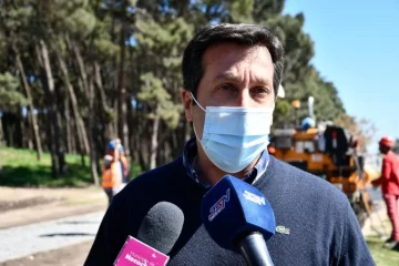 Rojas habló de la pista de atletismo, el techo del anfiteatro, la obra de la plaza y el polideportivo de 98 y 67