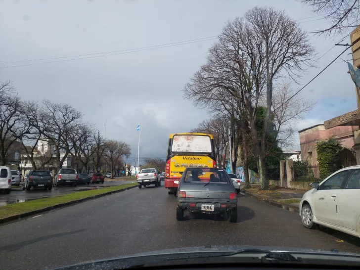 Reunión clave esta tarde por el paro de micros anunciado por la UTA