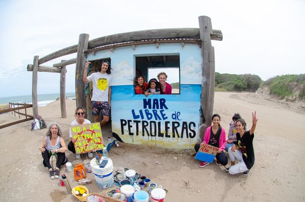 Jornada de arte callejero por un “Mar libre de petroleras”