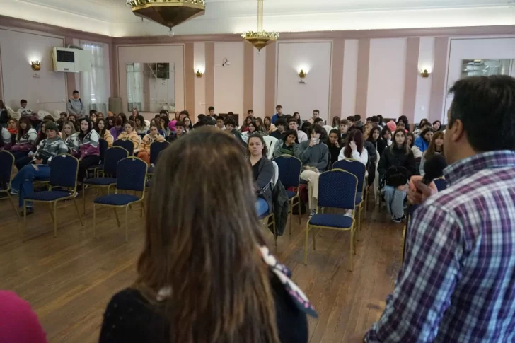 Adolescentes participaron del curso “Creá un CV de impacto”