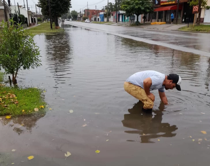 Cayeron más de 100 mm y persiste el alerta amarilla por lluvias y vientos