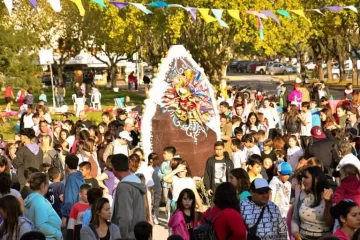 Una multitud celebró las Pascuas en la Plaza