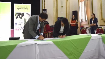 El Intendente Facundo López firmo convenio con el Ministro Sarquís
