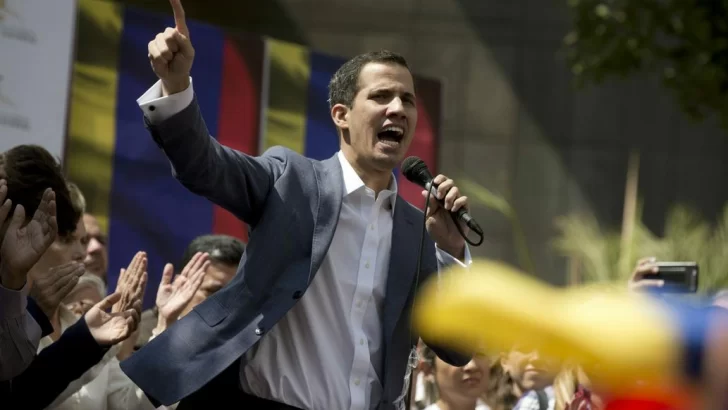 Guaidó se declaró “presidente encargado” de Venezuela