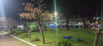 La plaza de Quequén se prepara para los festejos del aniversario