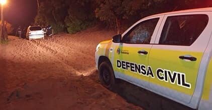 Turistas se encajaron; Defensa Civil los rescató