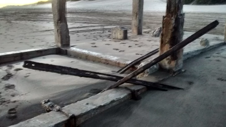 Presencia de hierros oxidados en el espigón de pescadores