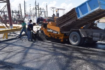 Mejoras del asfalto en zona portuaria margen Necochea