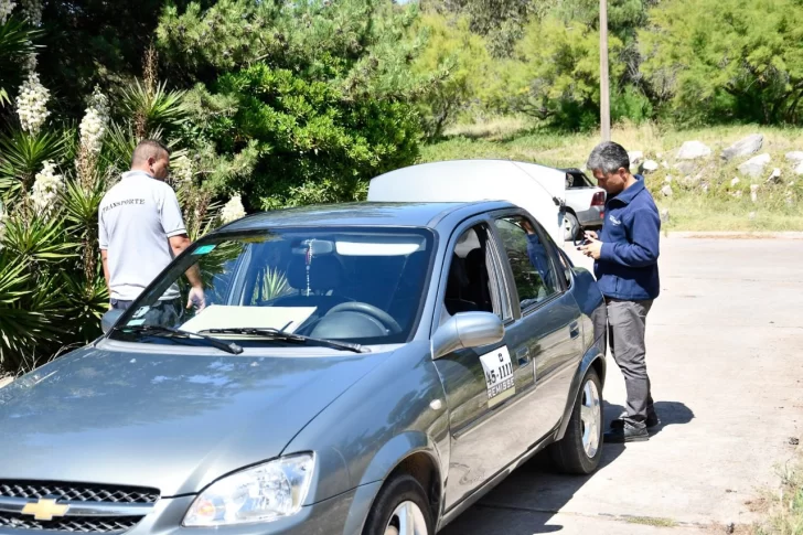 Inspeccionarán remises por primera vez en el año