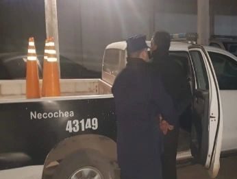 Aprehendido por hostigar a su ex pareja