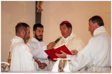 Fernando Mendoza asumió en la parroquia Nueva Pompeya