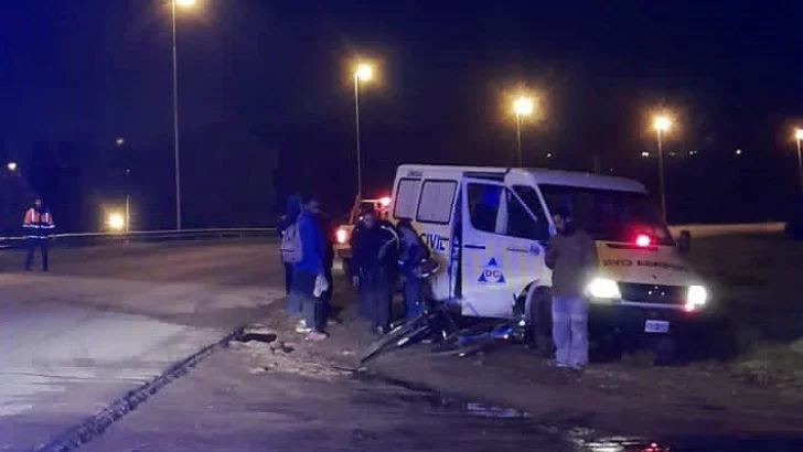 Colisión entre moto y bicicleta deja dos heridos