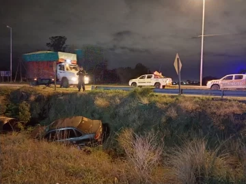 Siniestros Viales: tres choques en un día y la caída de un auto a una alcantarilla