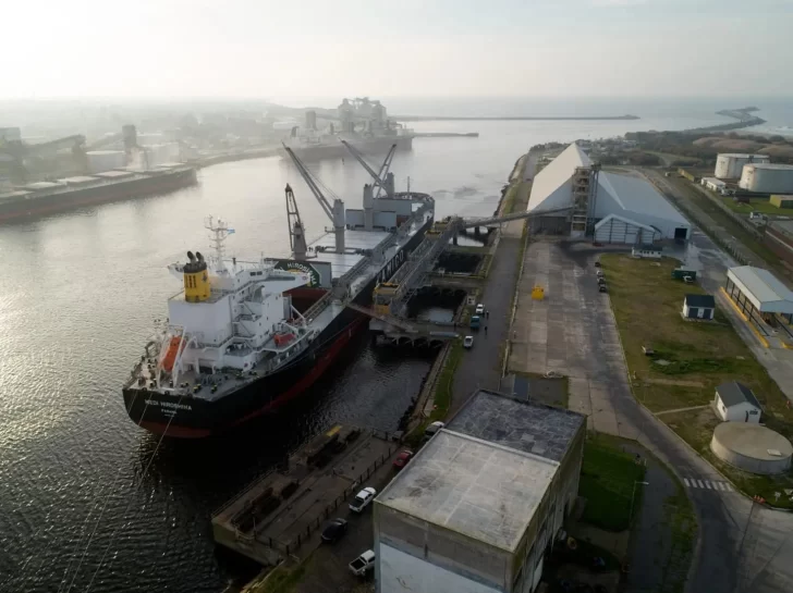 Kicillof: “Los puertos bonaerenses representan nuestra conexión con el mundo”
