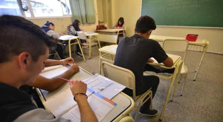 Becas Egresar: Mayores de 18 años pueden inscribirse para cobrar 5000 pesos