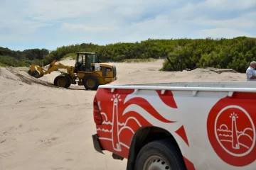 Remueven gran cantidad de arena que dificultaba el tránsito en la Avenidda 2