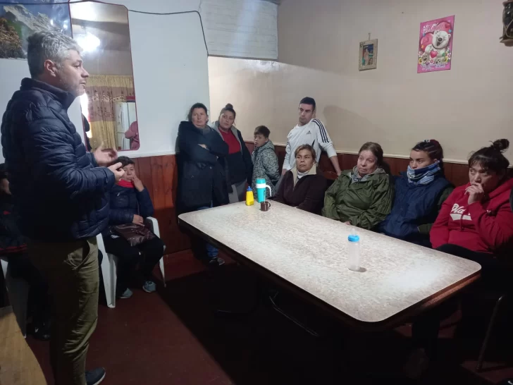 Mauro Velázquez y equipo continúan dialogando con vecinos de Quequén