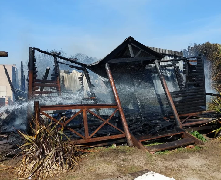 Incendio en un complejo de cabañas en Quequén