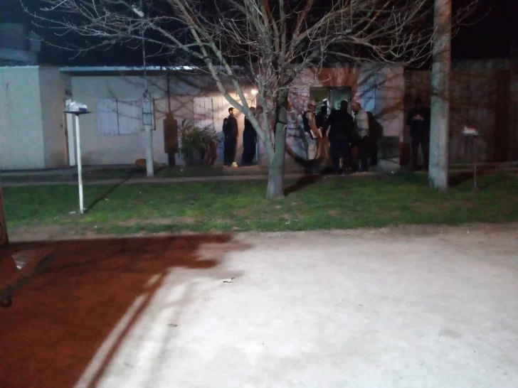 Un vecino se encuentra grave tras enfrentarse a tiros con la Policía
