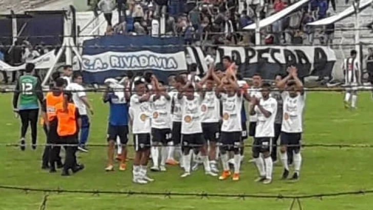 Independiente de San Cayetano goleó a Rivadavia y es finalista