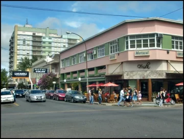 Estacionamiento Medido: el Ejecutivo y las cámaras acordaron dejar la hora en 15 pesos