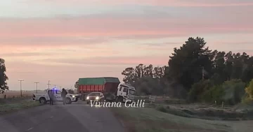 Choque entre un auto y un camión en la Ruta 86