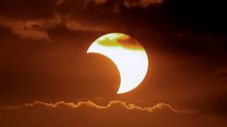 Miles de personas disfrutaron de la totalidad del eclipse solar