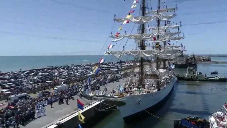 La Fragata Libertad amarró en la Base Naval de Mar del Plata