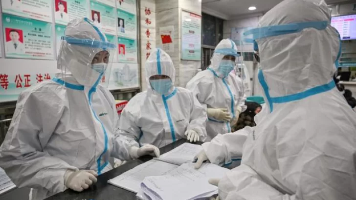 Aumentaron un 60 % en 24 horas los casos de coronavirus en China y no se conoce la forma de contagio