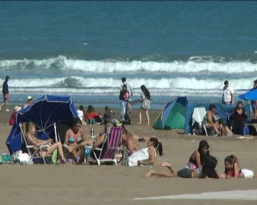 Como en verano: la playa se convirtió en el lugar más elegido por los necochenses