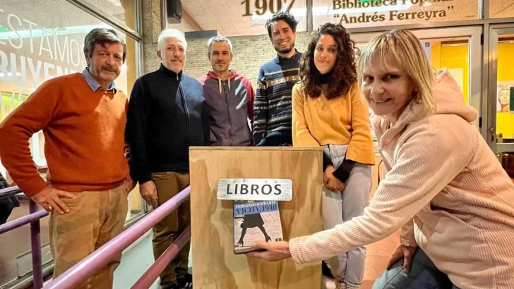 Instalaron un buzón para la devolución de libros en la biblioteca Andrés Ferreyra