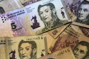Los billetes de cinco pesos salen de circulación