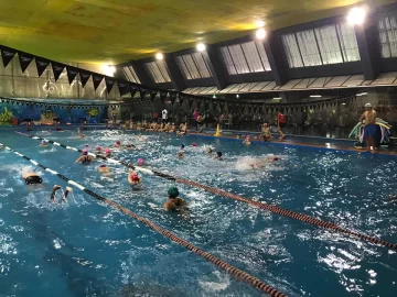 Jubilados de Pami podrán tomar clases en la pileta del Huracán