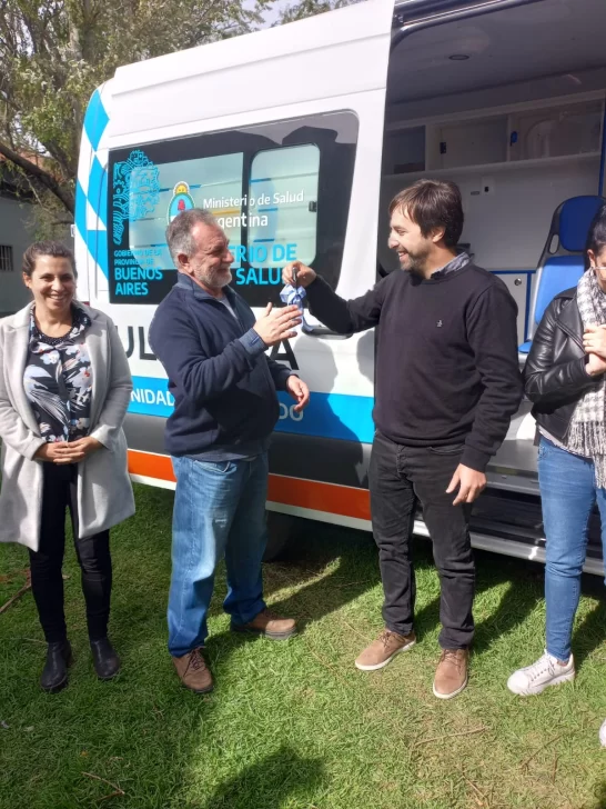 La Provincia también entregó una ambulancia en el Hospital Taraborelli