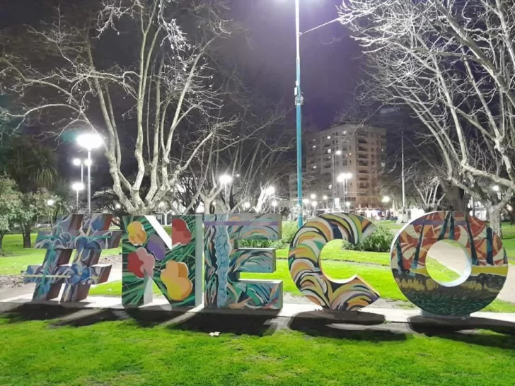 La Plaza Dardo Rocha ya luce con nuevas luminarias