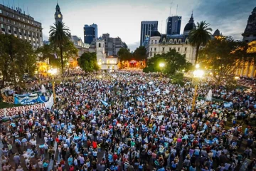 El Gobierno espera “más de 100 mil personas” en el acto de Plaza de Mayo