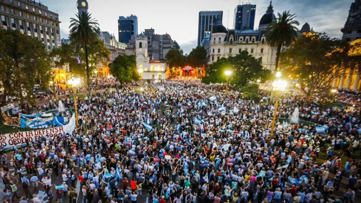El Gobierno espera “más de 100 mil personas” en el acto de Plaza de Mayo