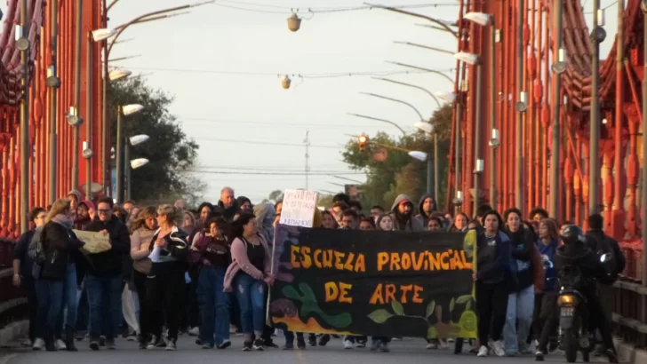 Fotos y Videos: Cientos de estudiantes marcharon reclamando seguridad en el Jesuita Cardiel