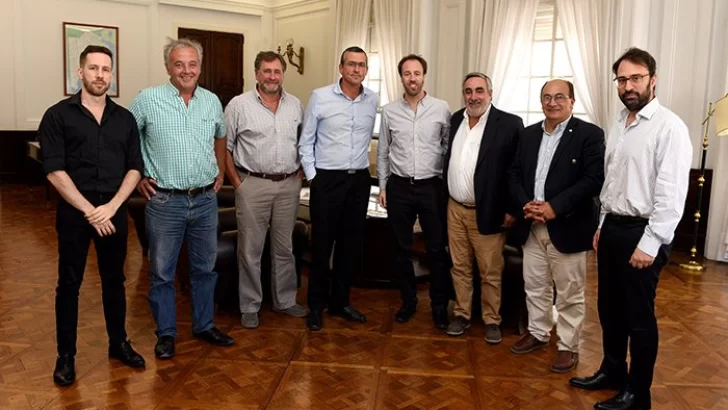El ministro de Hacienda y Finanzas, Pablo López, se reunió con representantes del Foro de Intendentes radicales
